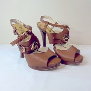 Michael Kors MK Brown Leather Gold Logo Platform Peep Toe Strap Sandal Luggage 9